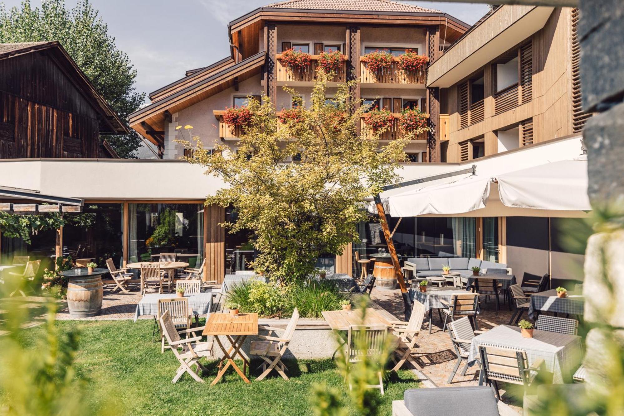 Hotel Restaurant Langgenhof Brunico Eksteriør billede