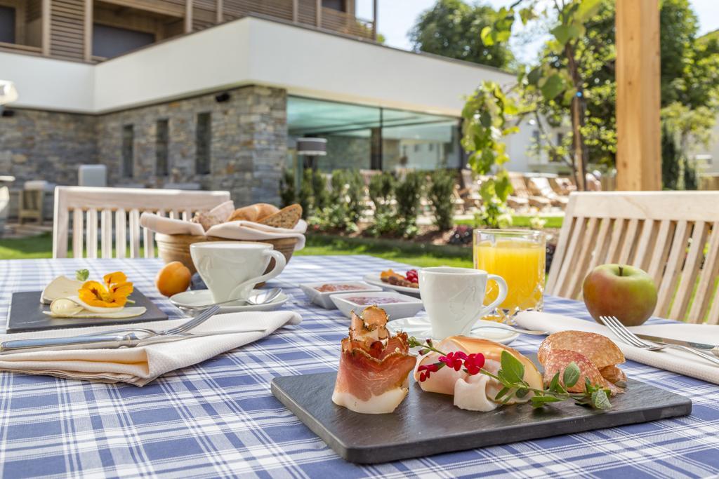Hotel Restaurant Langgenhof Brunico Eksteriør billede
